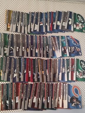 70 Football 2002 Trading Cards